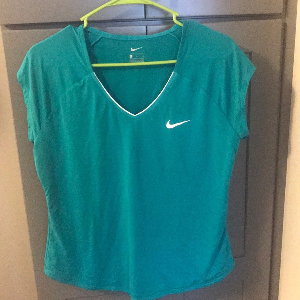 2 super soft Nike tees!